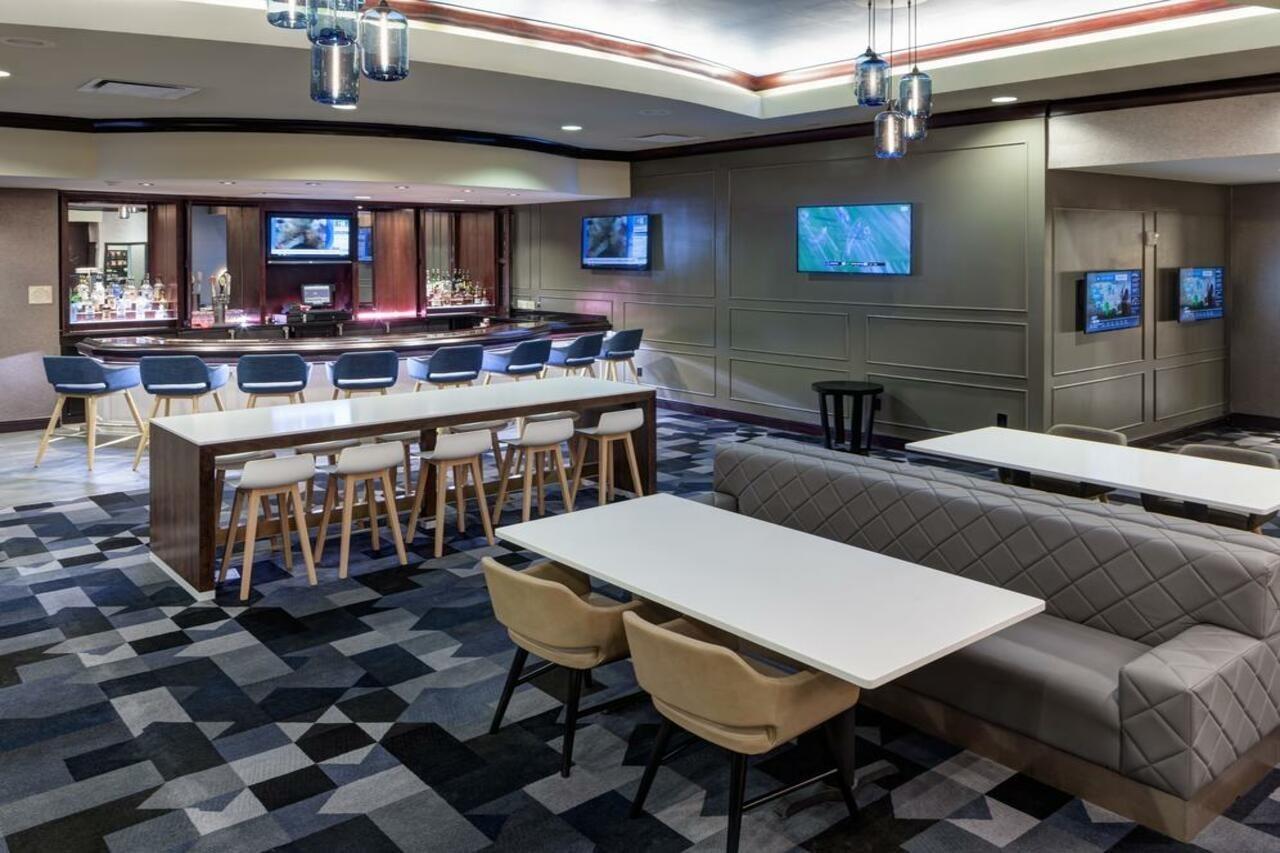 Embassy Suites By Hilton Tampa Brandon Heartland Экстерьер фото