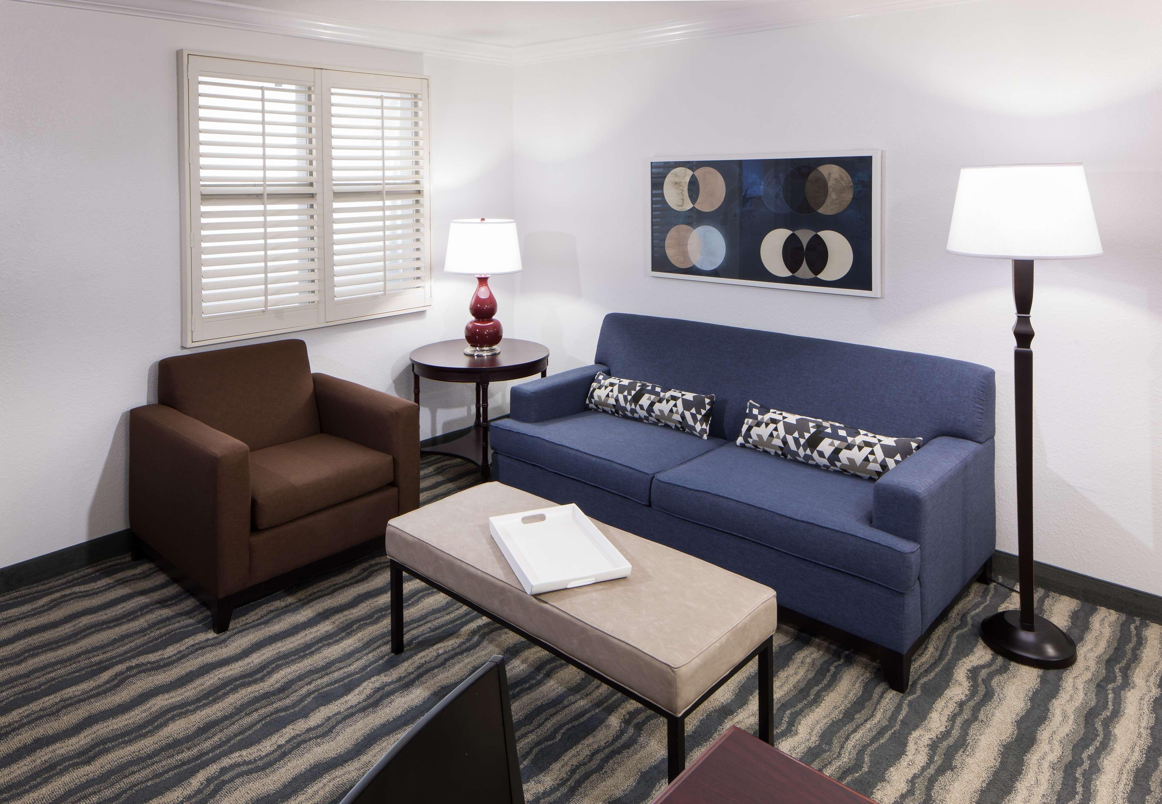 Embassy Suites By Hilton Tampa Brandon Heartland Экстерьер фото