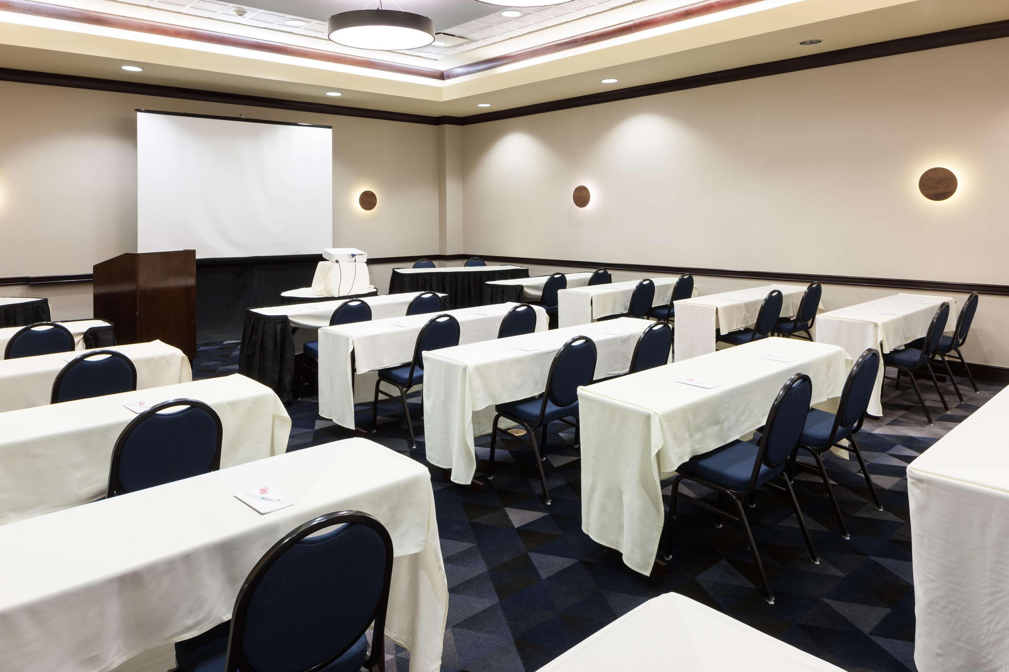 Embassy Suites By Hilton Tampa Brandon Heartland Экстерьер фото