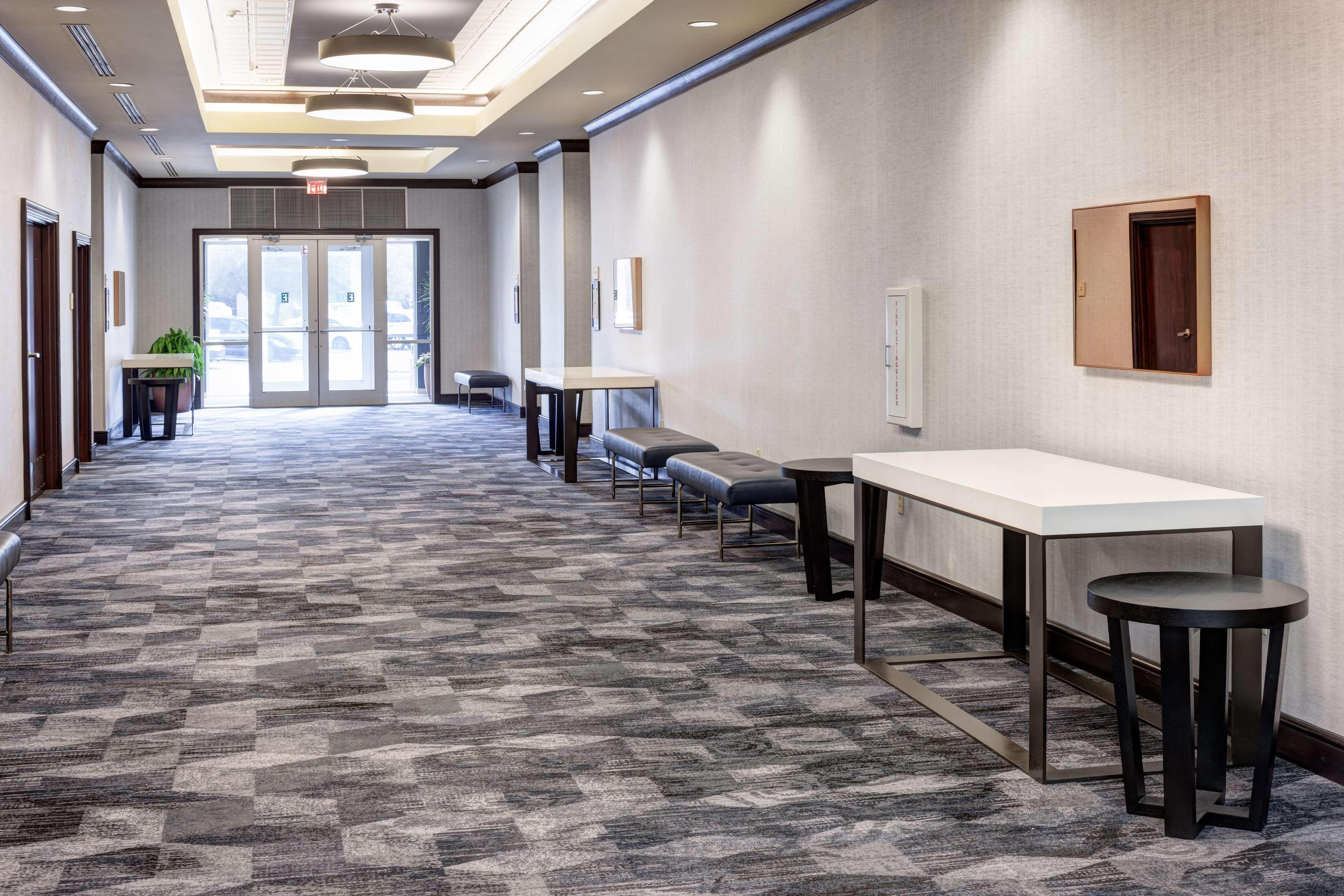 Embassy Suites By Hilton Tampa Brandon Heartland Экстерьер фото