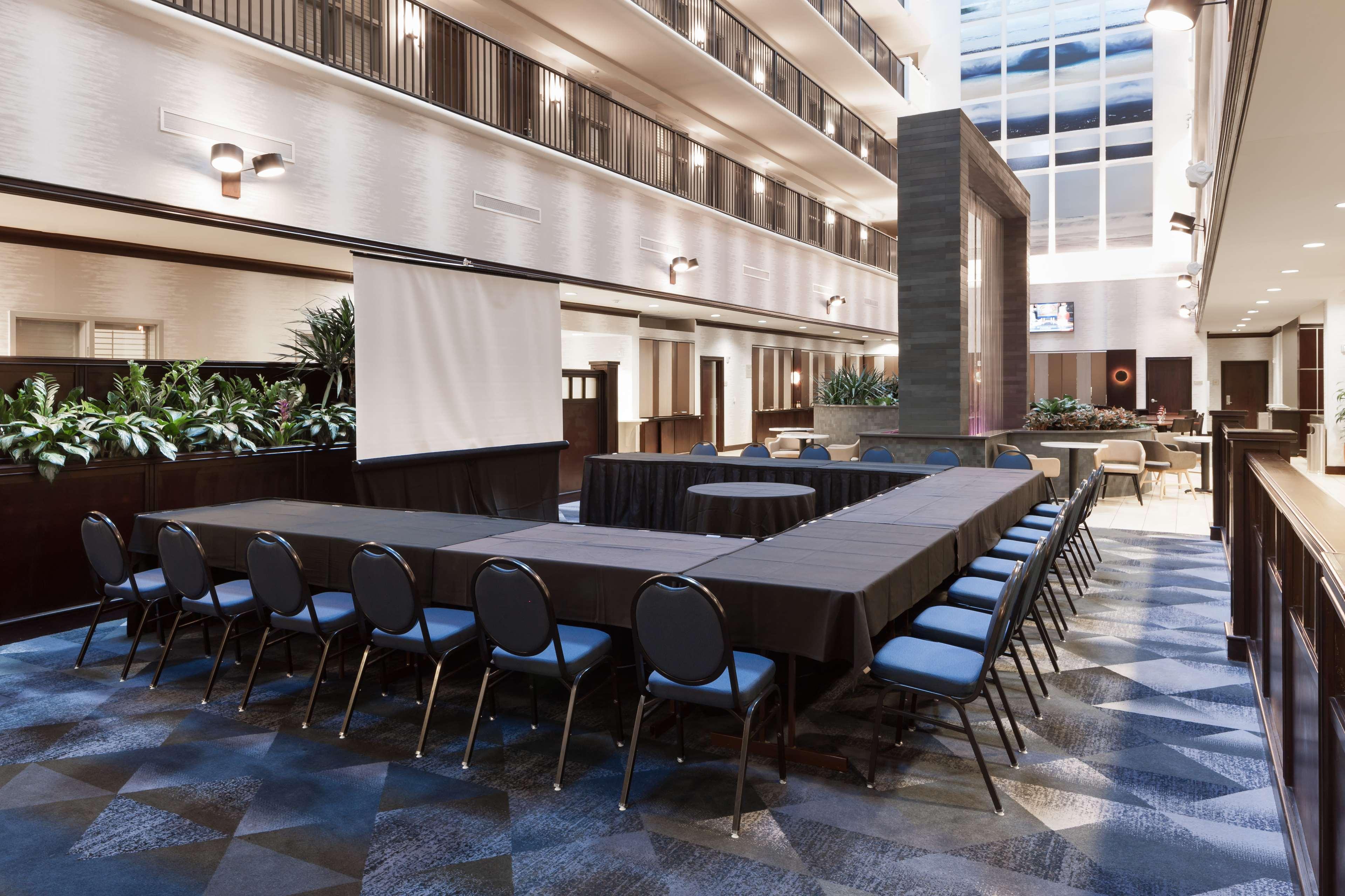 Embassy Suites By Hilton Tampa Brandon Heartland Экстерьер фото