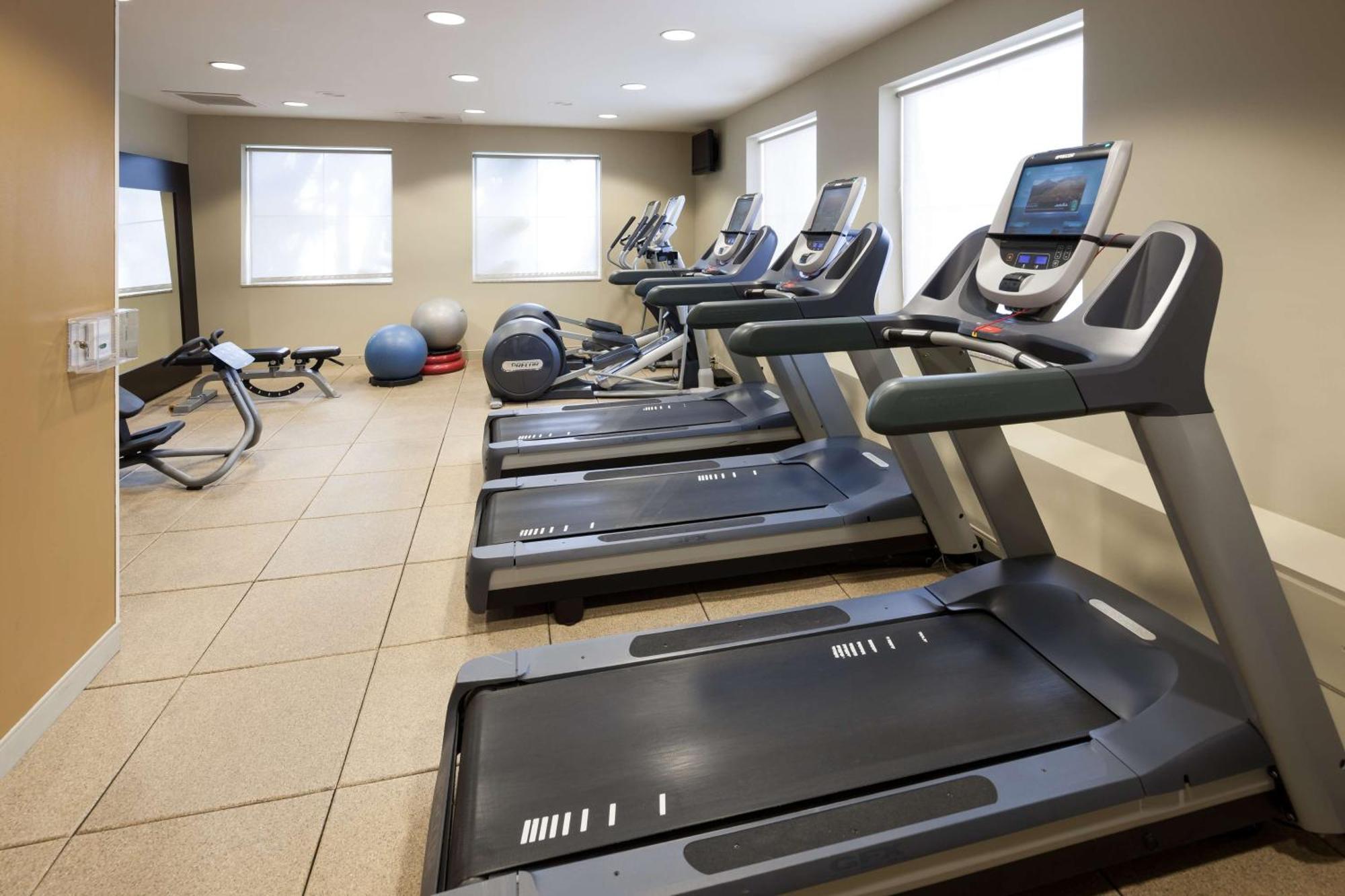 Embassy Suites By Hilton Tampa Brandon Heartland Экстерьер фото