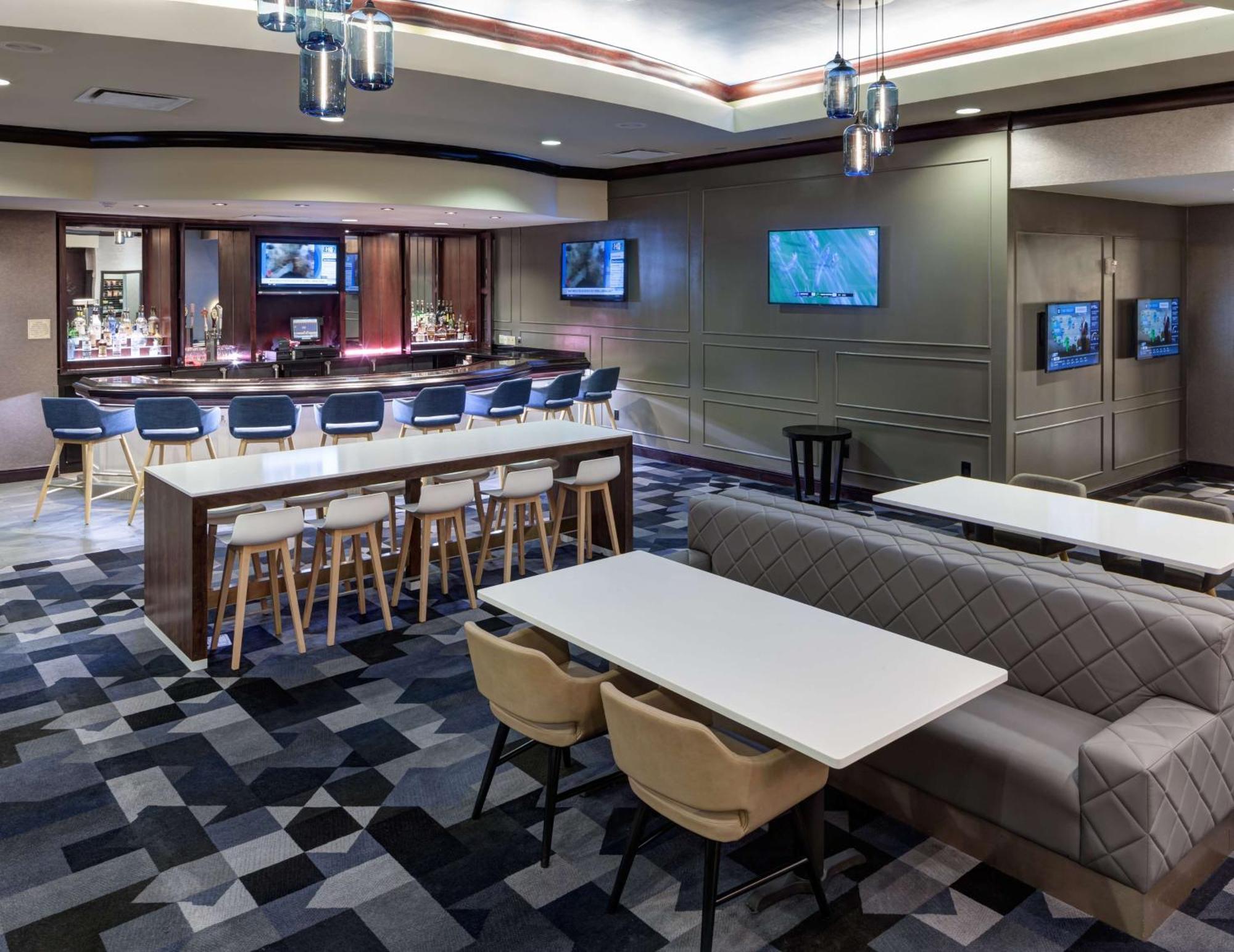 Embassy Suites By Hilton Tampa Brandon Heartland Экстерьер фото