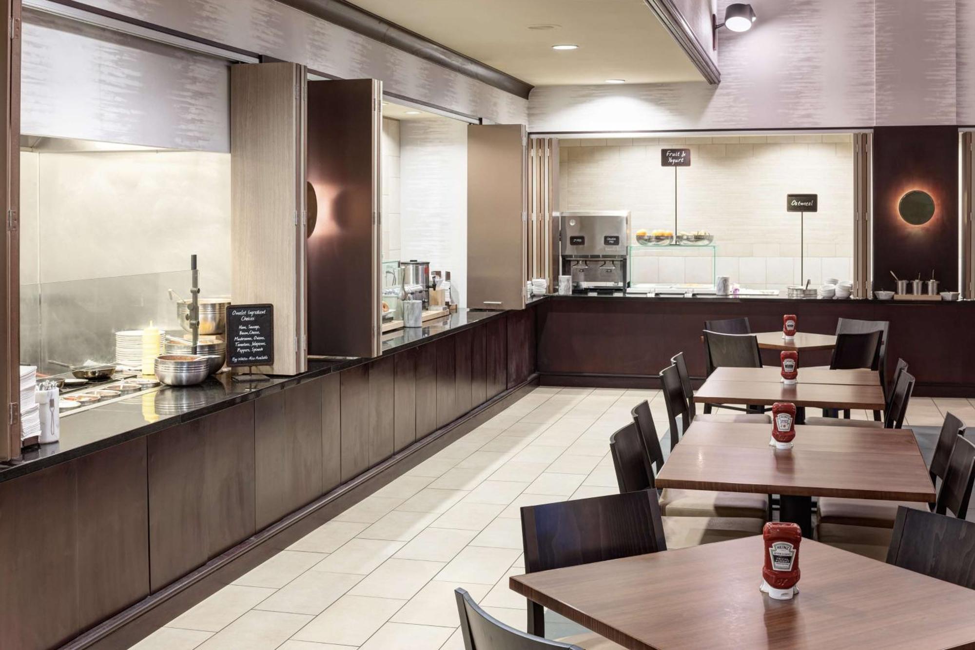 Embassy Suites By Hilton Tampa Brandon Heartland Экстерьер фото