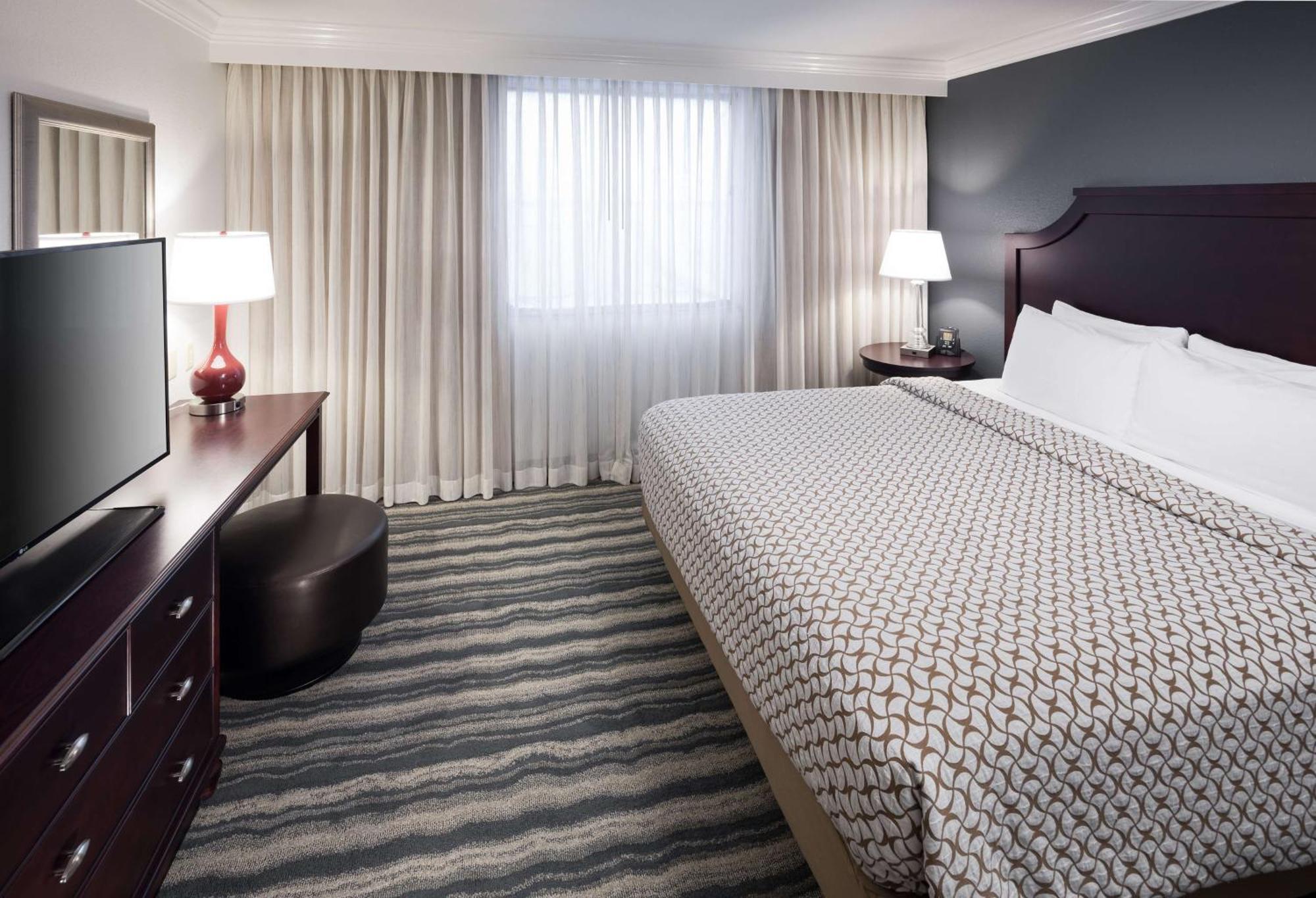 Embassy Suites By Hilton Tampa Brandon Heartland Экстерьер фото