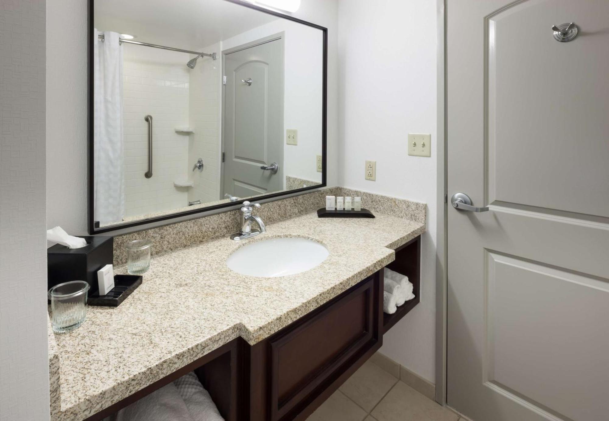 Embassy Suites By Hilton Tampa Brandon Heartland Экстерьер фото