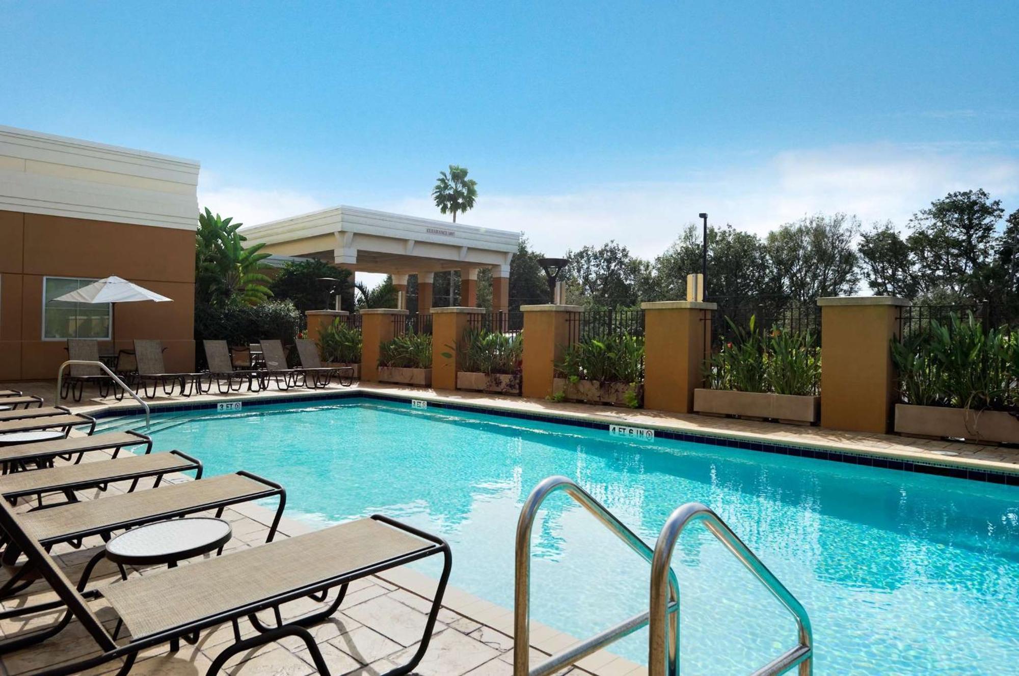 Embassy Suites By Hilton Tampa Brandon Heartland Экстерьер фото