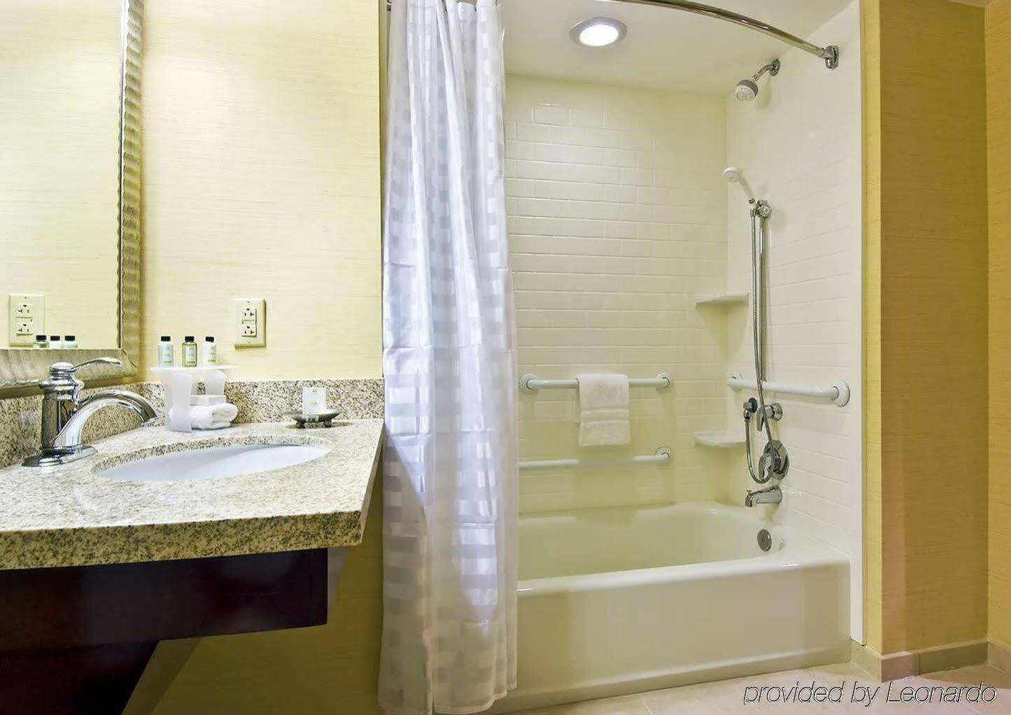 Embassy Suites By Hilton Tampa Brandon Heartland Экстерьер фото