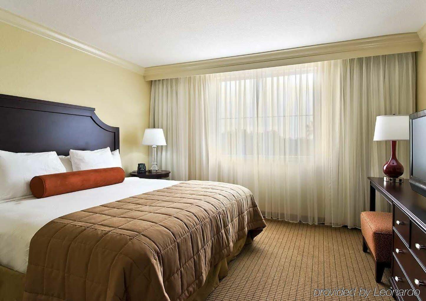 Embassy Suites By Hilton Tampa Brandon Heartland Экстерьер фото